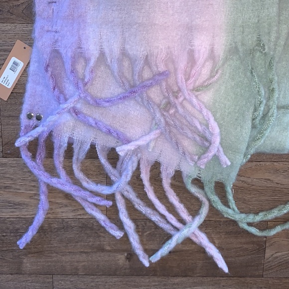 NWT Steve Madden 100% Polyester Womens OS Pastel Winter Cold Weather Scarf - Picture 7 of 7